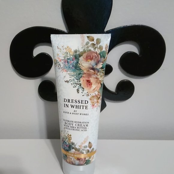 Bath and body works Dressed in White - Picture 2 of 3